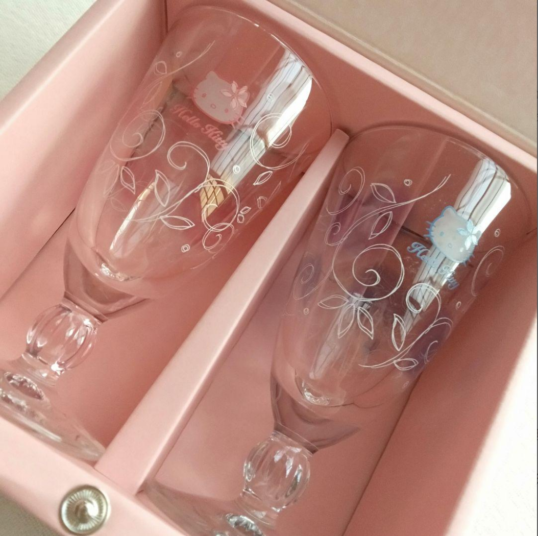 Hello Kitty Wine Glass Set
